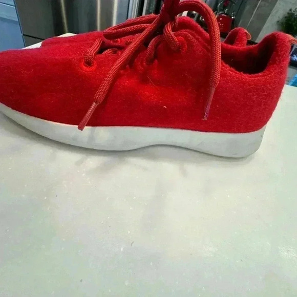All birds women’s sneakers red lace up size 9 perfect condition! - Picture 3 of 7